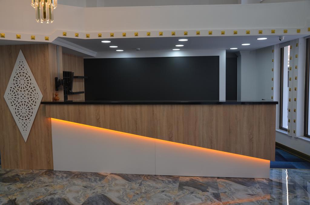Piyes Otel