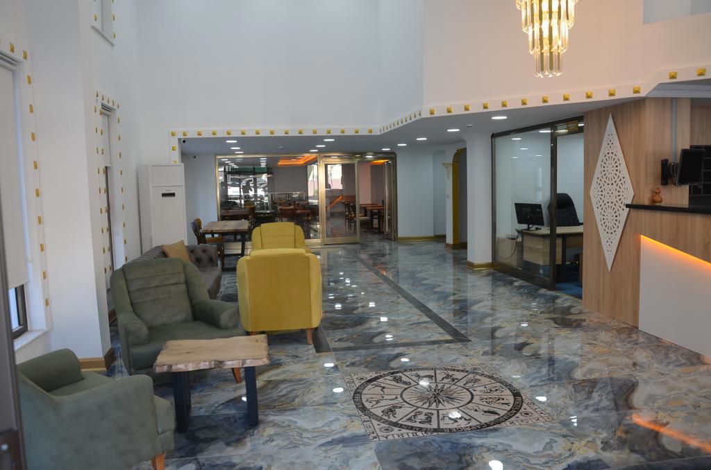 Piyes Otel