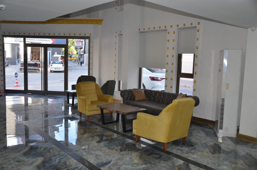 Piyes Otel