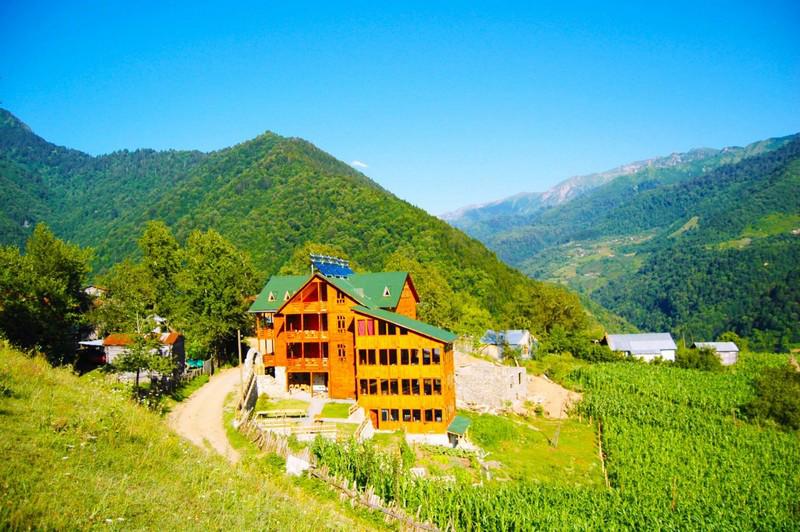 Macahel Green Roof Hotel
