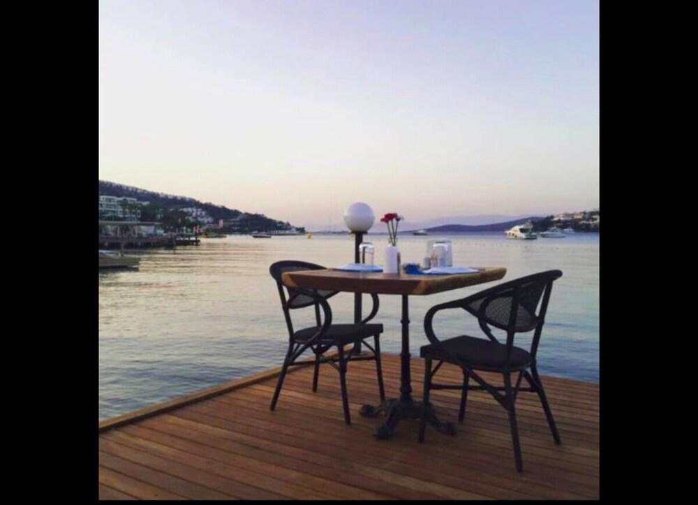 Estrella Beach Hotel