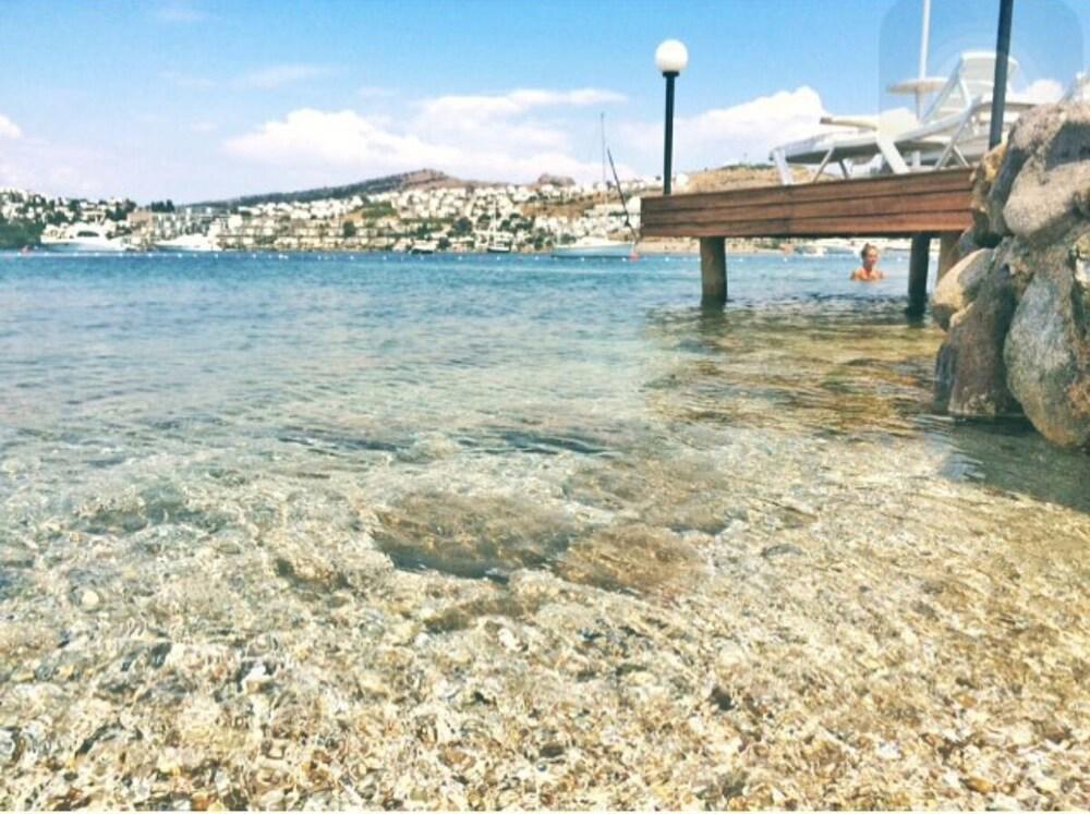 Estrella Beach Hotel
