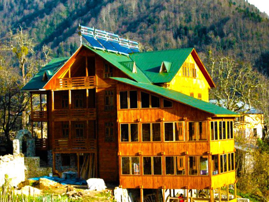 Macahel Green Roof Hotel