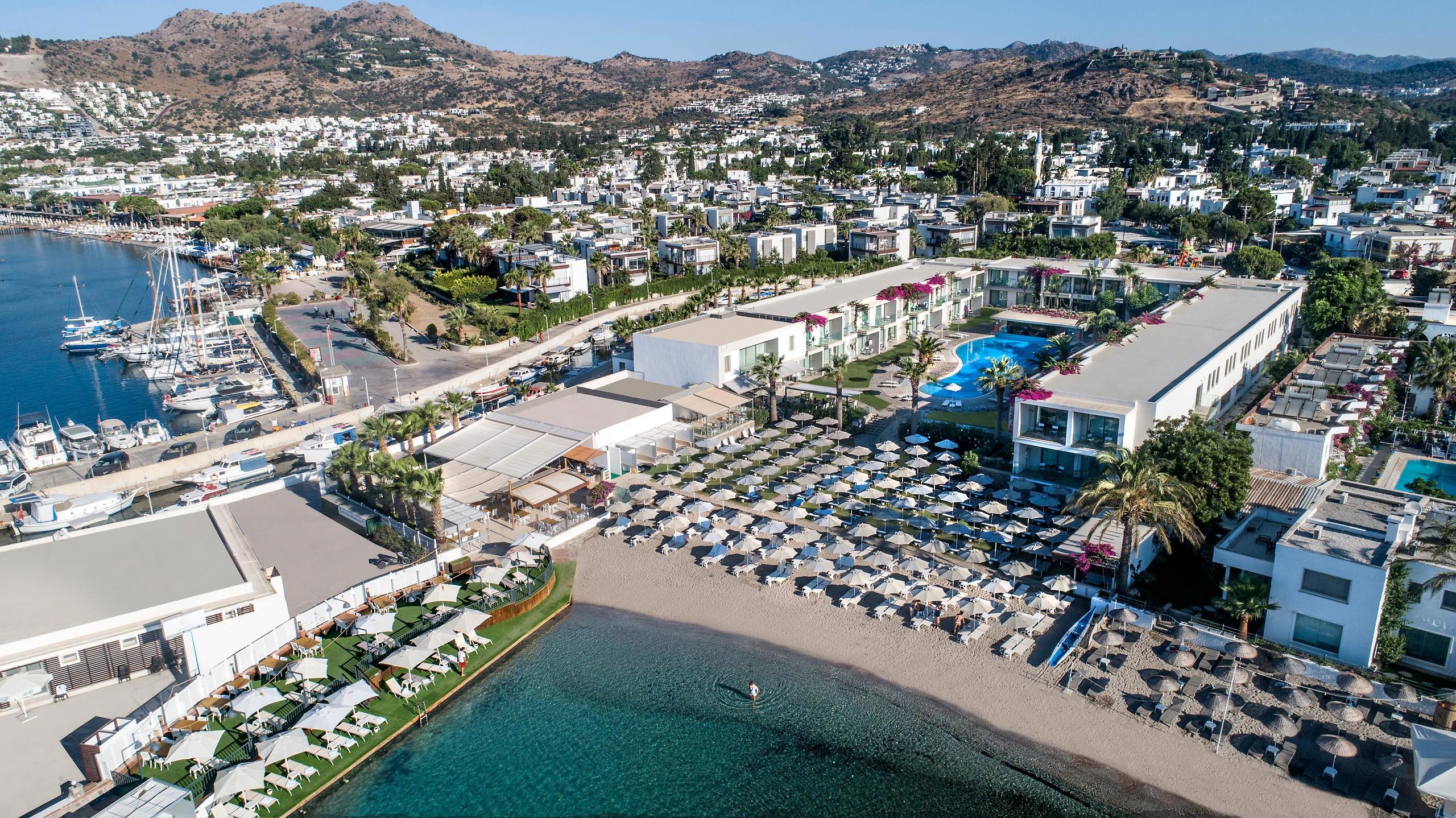 Luga Boutique Hotel  -  Beach & Restaurant