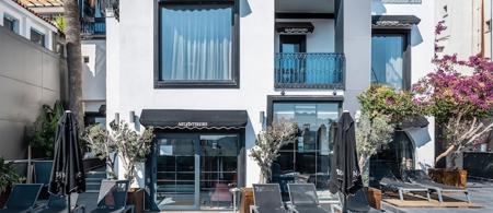 Art & Interiors Boutique Hotel