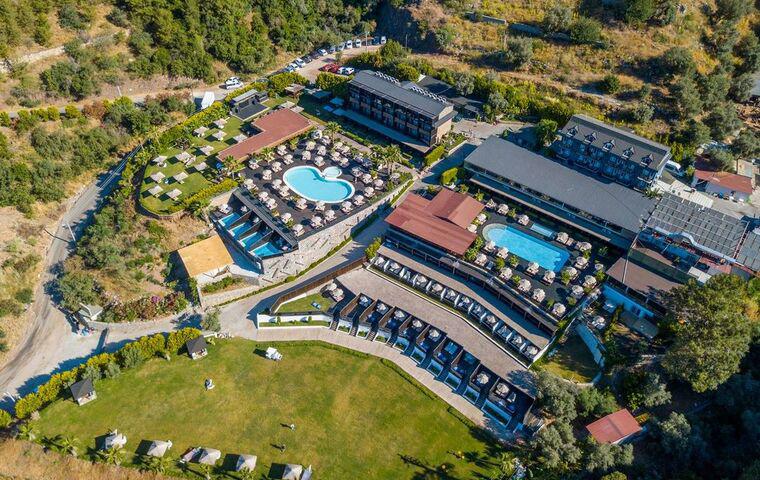 Manaspark Deluxe Hotel