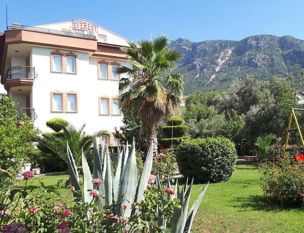 Hotel & Apartments Everest