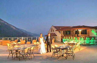 Sertil Deluxe Tropical Suites