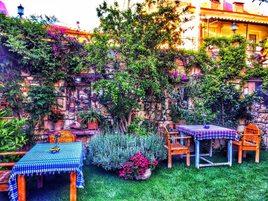 Parmis Boutique House