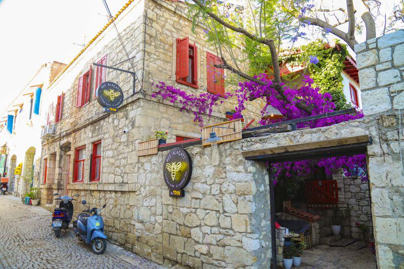 Lilyum Alaçatı-Tas Ev