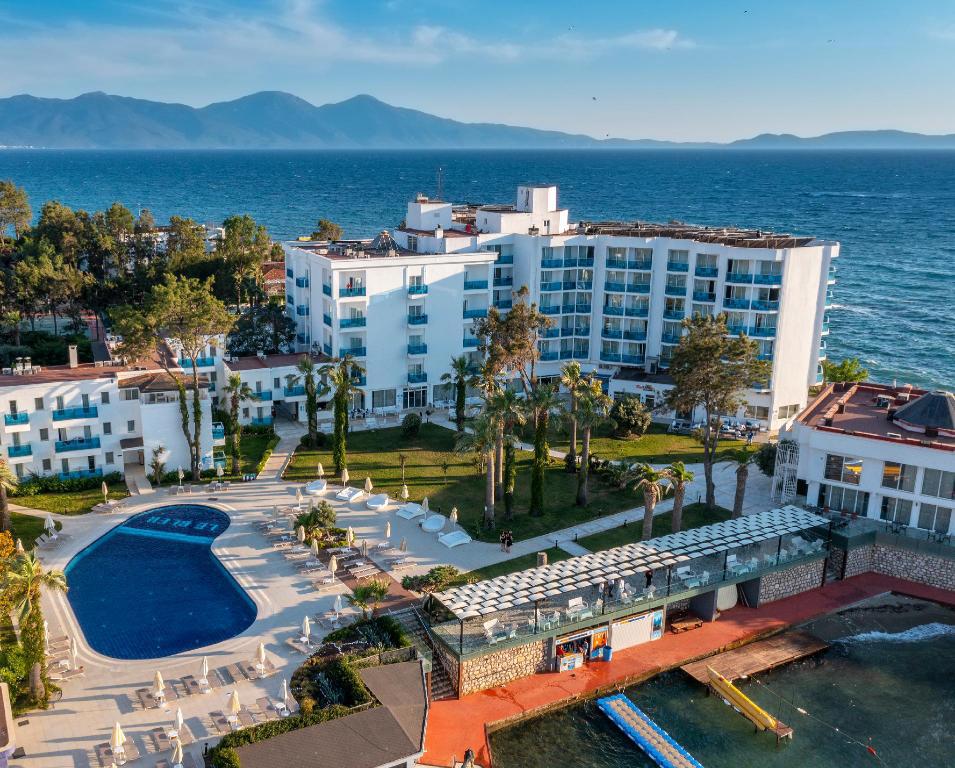 Le Bleu Hotel & Resort