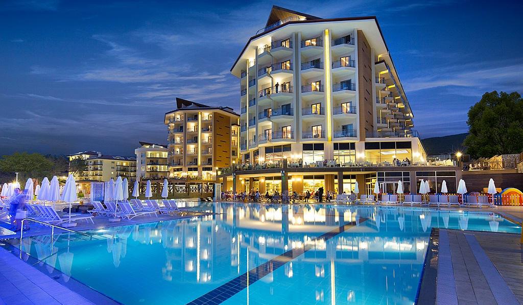 Ramada Hotel & Suites by Wyndham Kuşadası