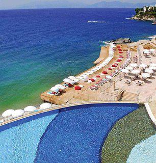 Charisma De Luxe Hotel