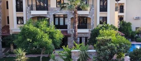 Villa Neighbours