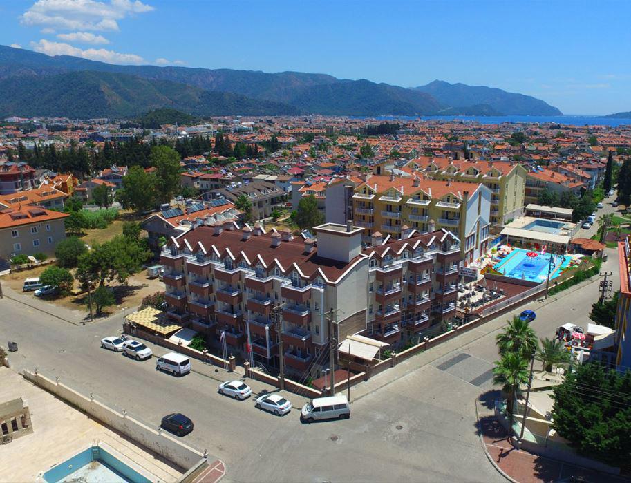 Comet Hotel & Resort