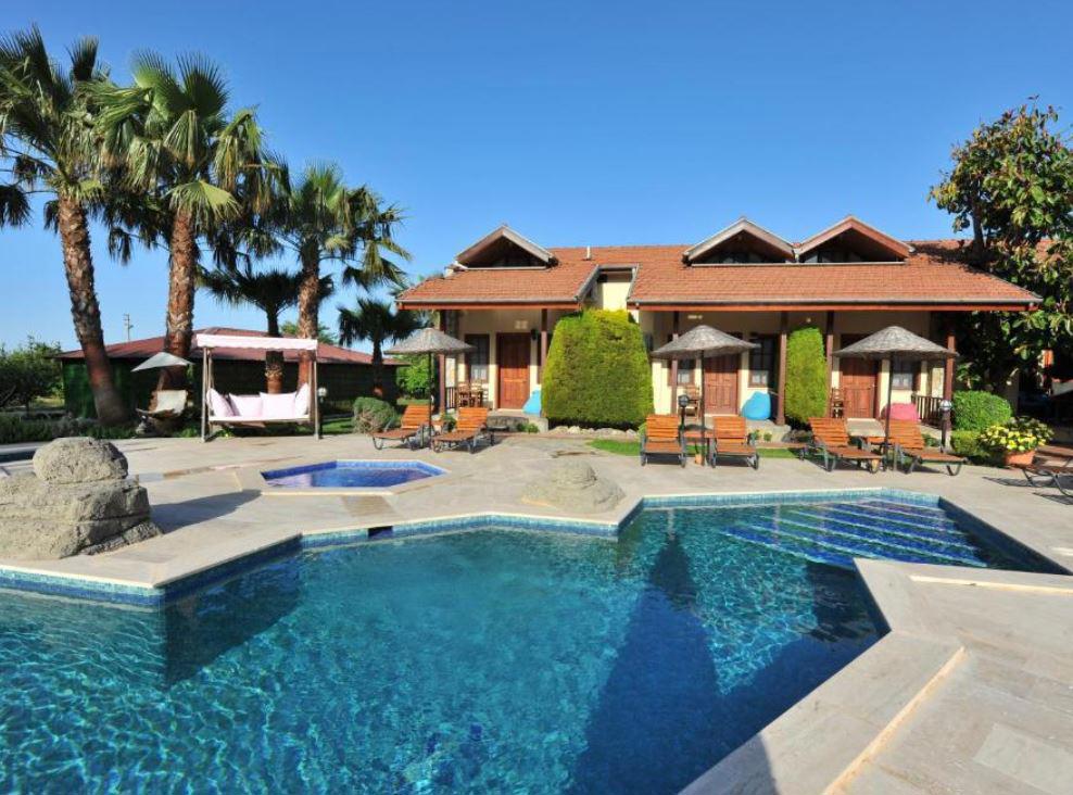 Grenadine Lodge