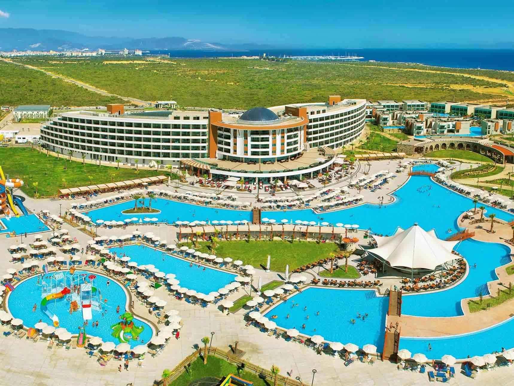 Aquasis De Luxe Resort & Spa