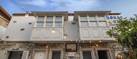 Monat Otel