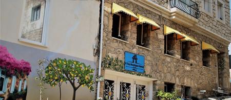 Monat Hotel