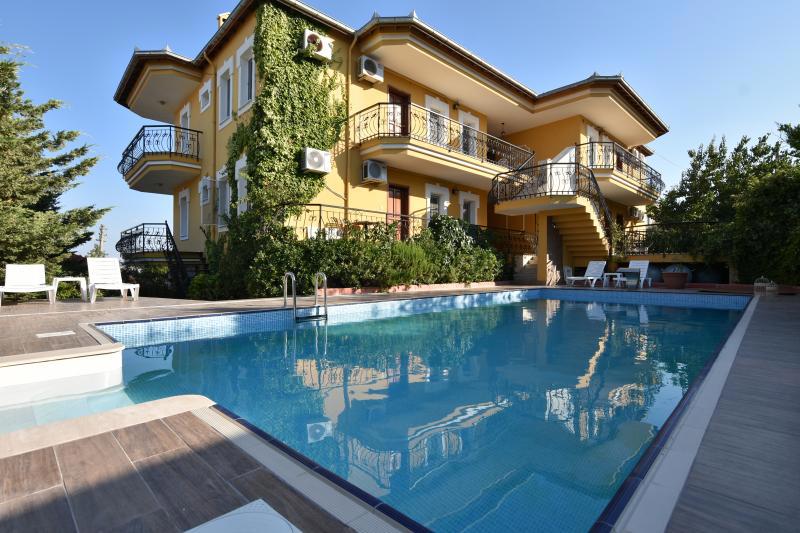 Cunda Uzun Apart Otel