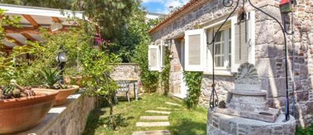 Lunaria Guest House