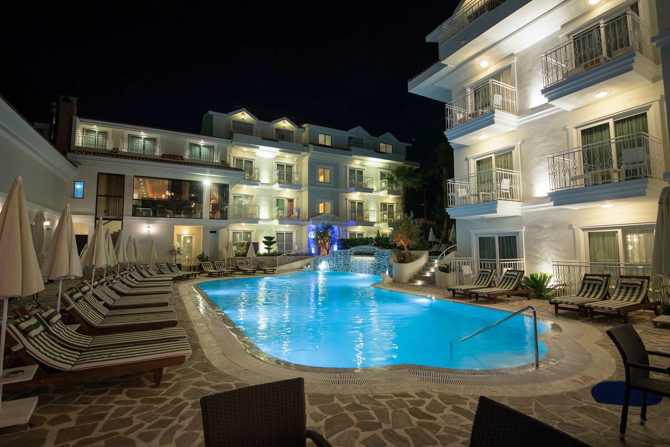 Montebello Deluxe Hotel