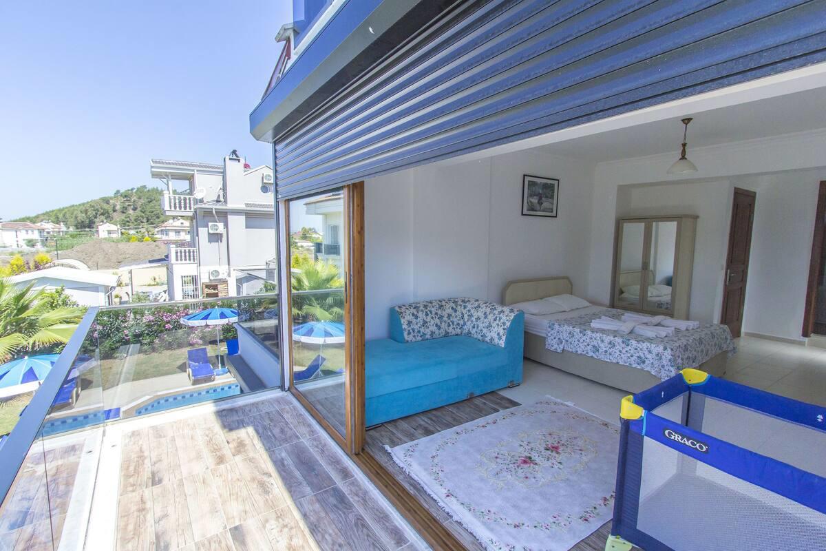 Villa Serra by Villamnet