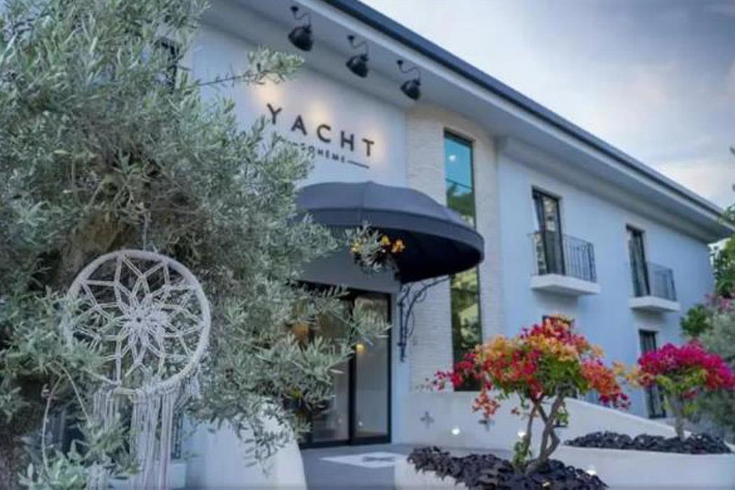 Yacht Boheme Hotel