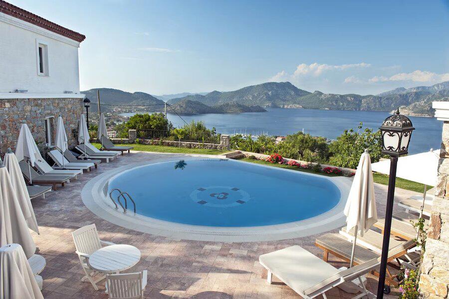 Swan Lake Boutique Hotel