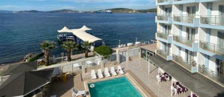 Club Rose Bay Hotel