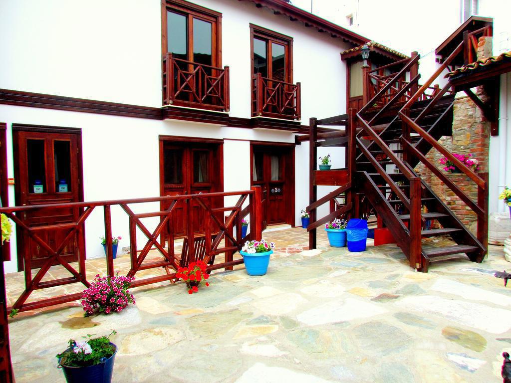 Amazon Petite Palace