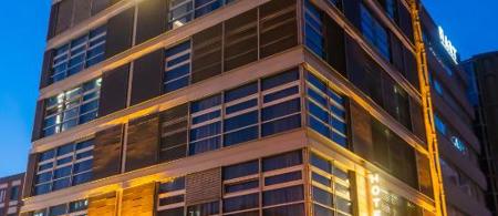 Vernazza Suites Hotel