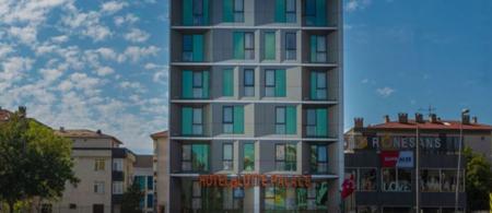 Land Park Hotel