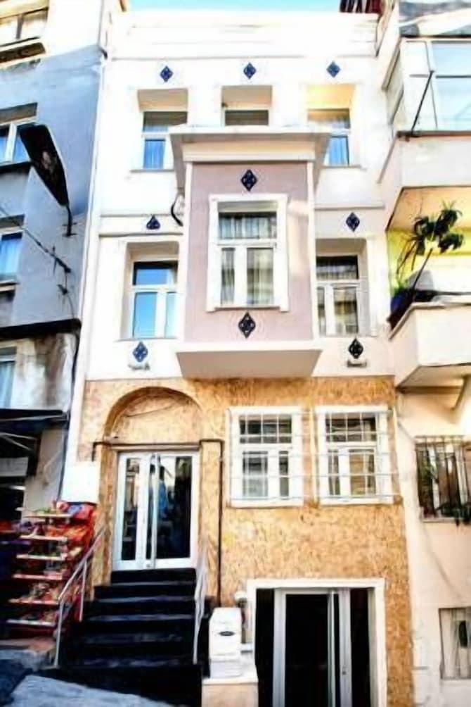 My Red River Apart Hotel