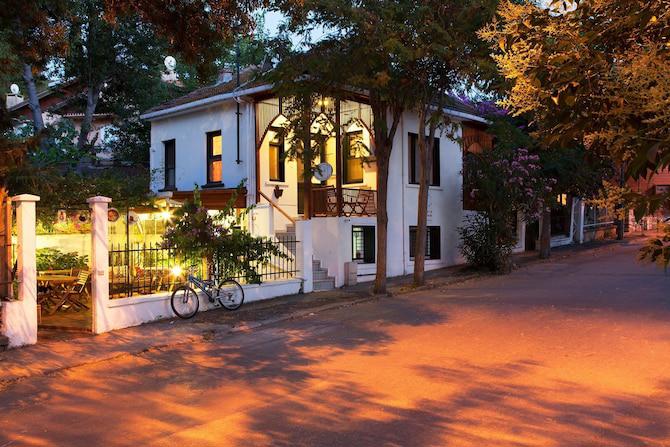 Orhan Kutbay'in Evi Turyolu Cafe Pansiyon