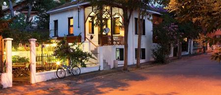 Orhan Kutbay'in Evi Turyolu Cafe Pansiyon
