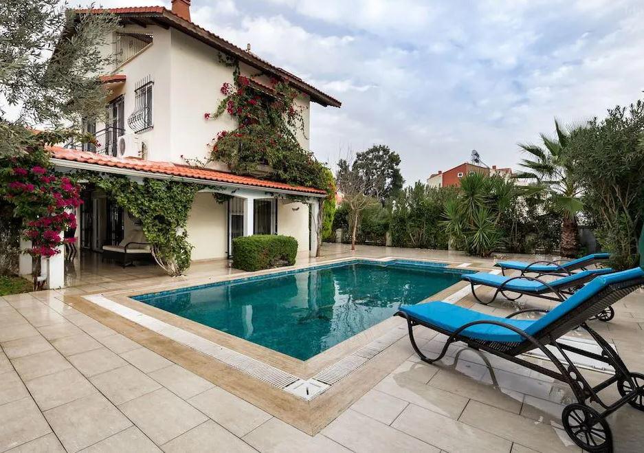 Villa Cona By Villatatilin