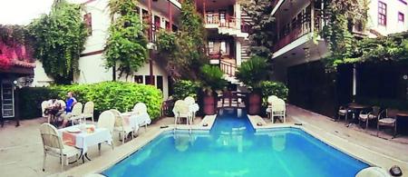 Karyatit Hotel