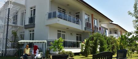 Neu Mann's Apart