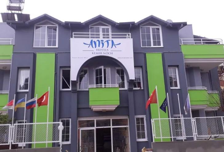 Anita Kemer Noch Hotel