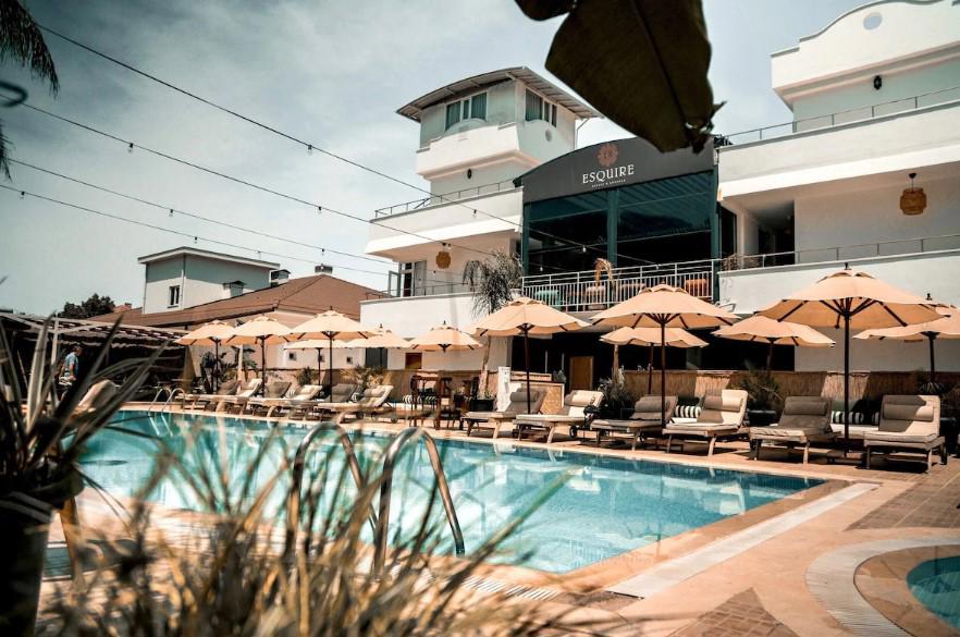 Esquire Hotel & Lounge