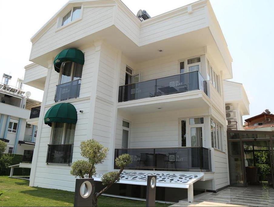 In Suit Luxury Hotel