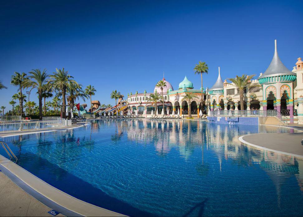 Kamelya Collection Aishen Club