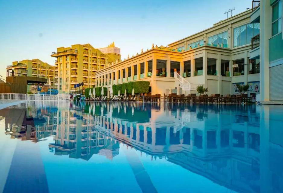 Royal Atlantis Spa & Resort