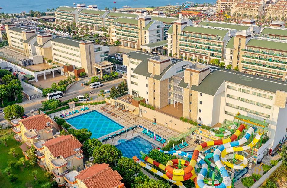 Crystal Waterworld Resort & Spa Hotel