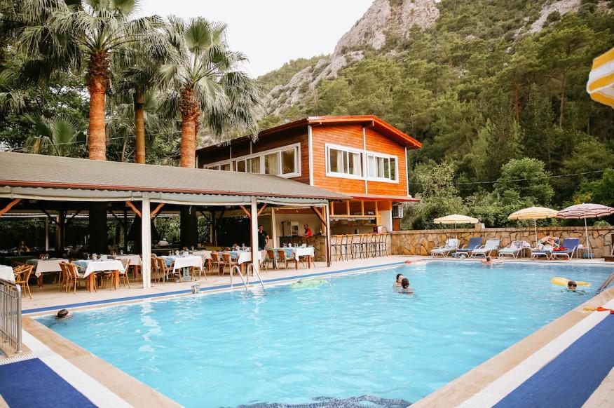 Canada Hotel & Bungalows