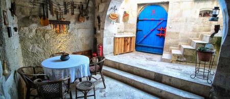 Patiska Cave House