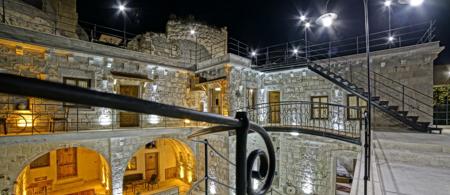 Risus Cave Suites