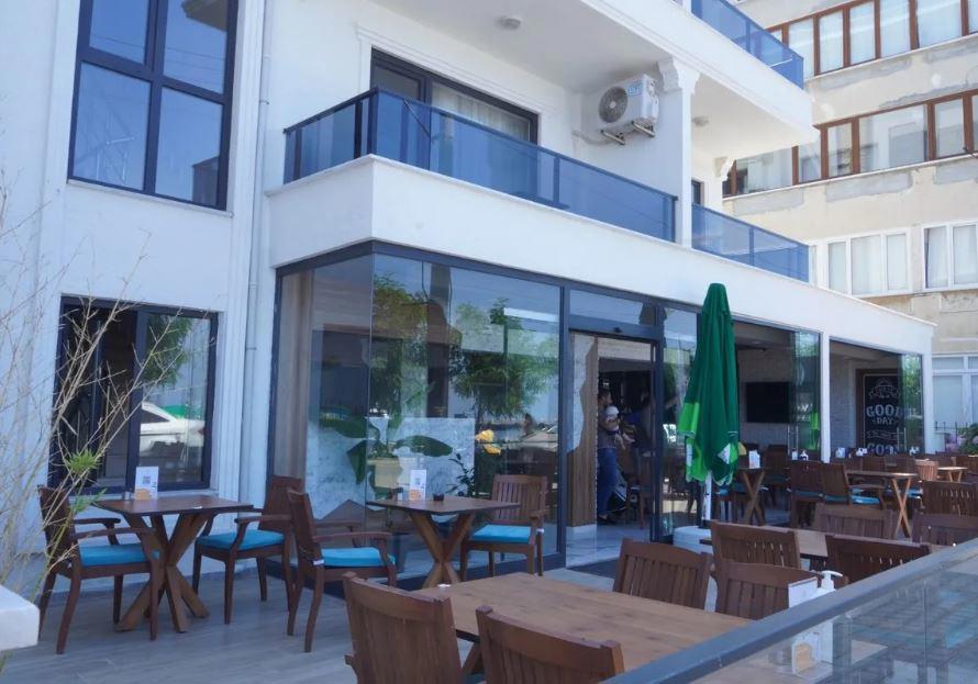 The Lavington Beach Hotel