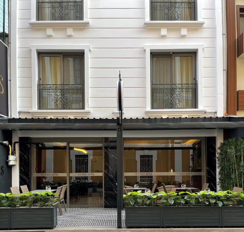 Mithras Hotel & Cafe